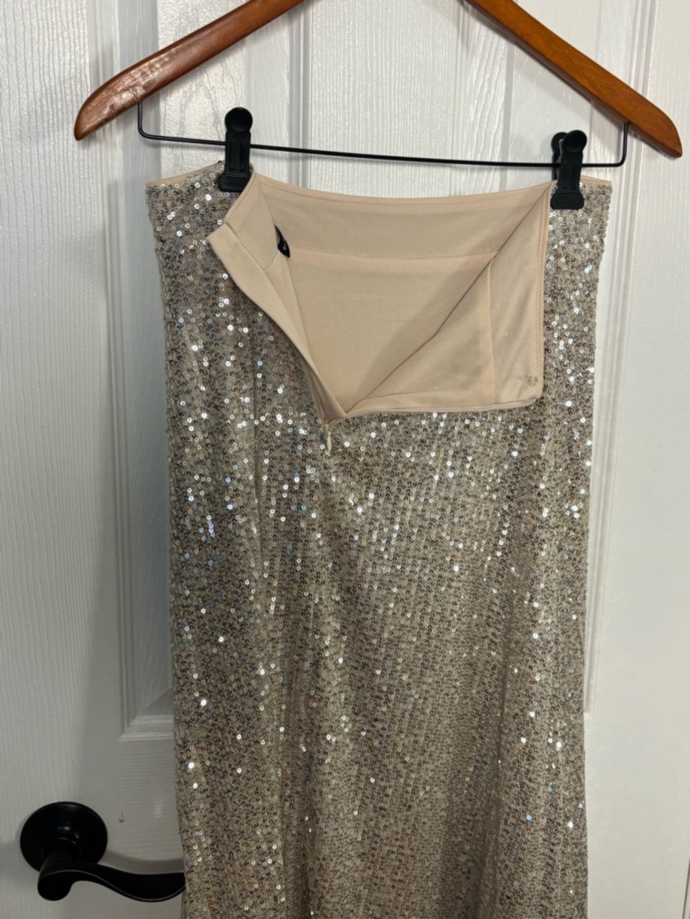NWT Black Tape Champagne Sequin Maxi Skirt Size Small - Picture 4 of 5
